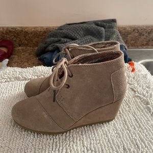 Toms lace up wedge boot, size 5.5